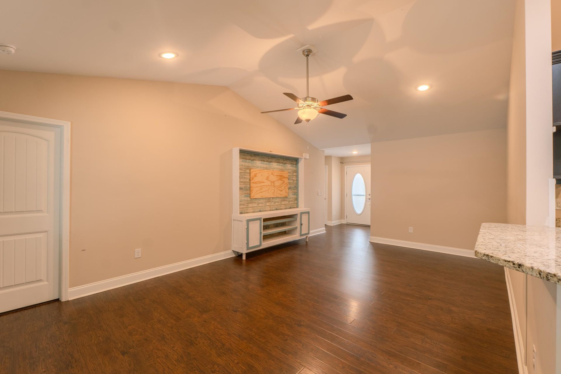 373 Sun Colony Blvd.  Photo 8