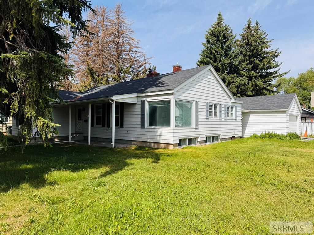 321 S Stout Avenue, Blackfoot, ID 83221 Main Photo