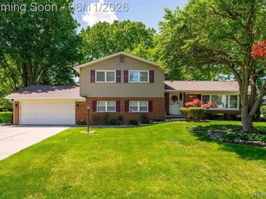 36521 Gloucester Drive, Clinton Twp, MI 48035