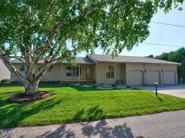13154 Lake Shore Drive, Fenton Twp, MI 48430