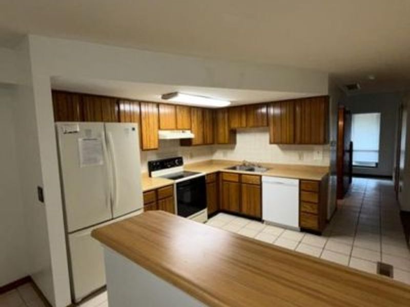 712 Hidden Valley Court, Fairborn, OH 45324 Photo 4