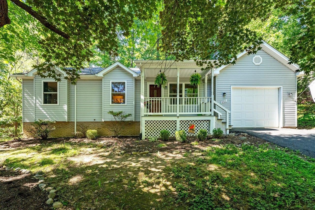 601 FLOWER DR primary photo