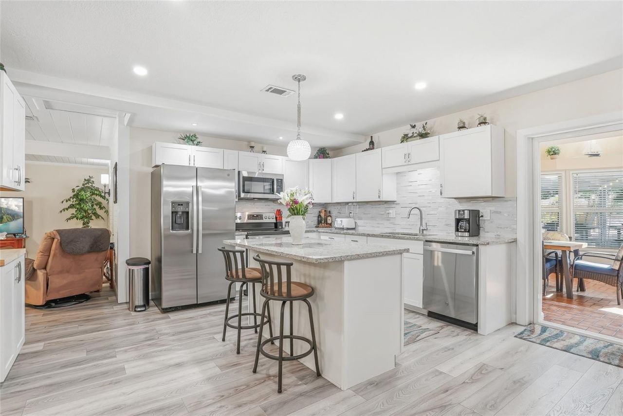 12109 Forest Hills Drive, Tampa, FL 33612 Photo