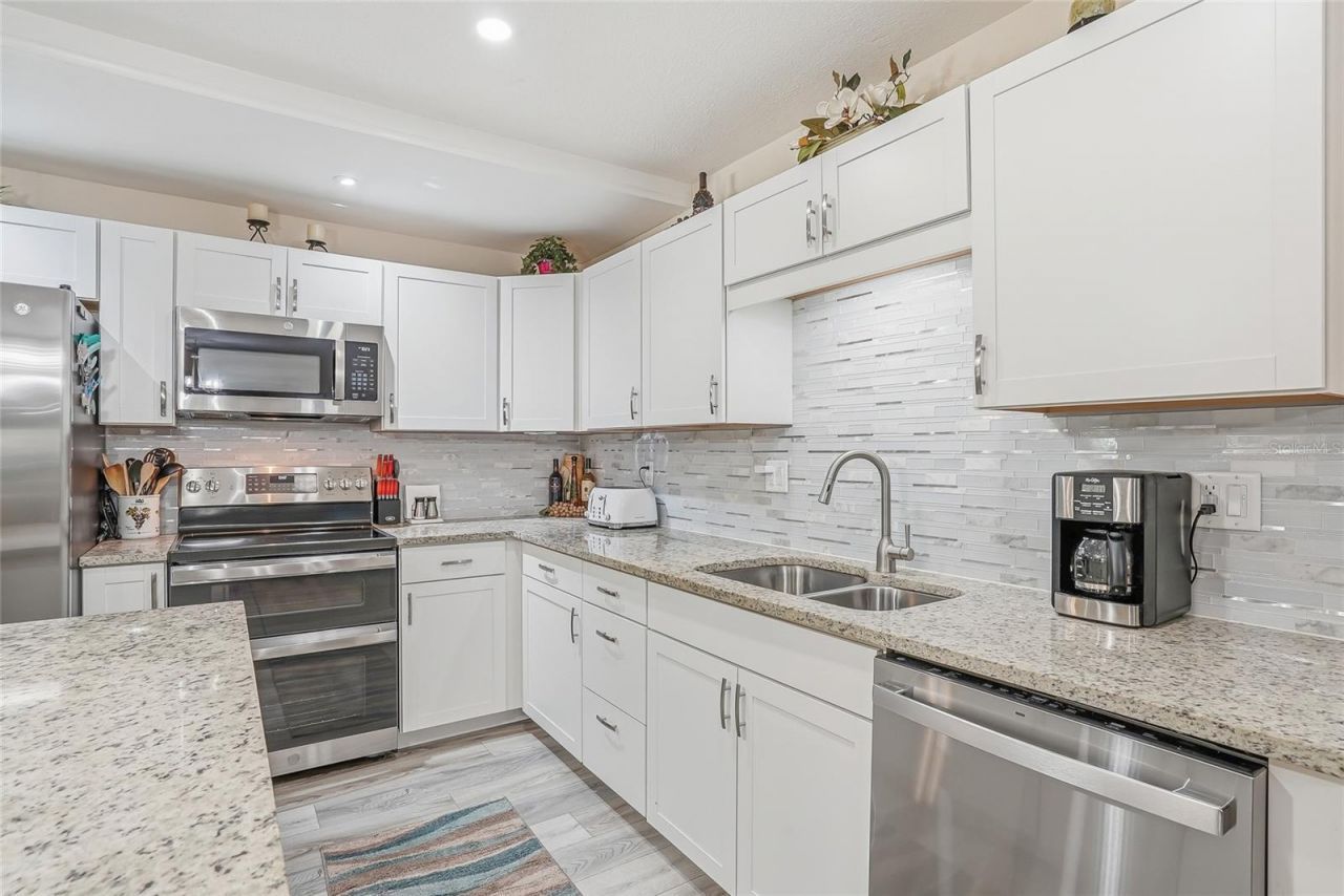 12109 Forest Hills Drive, Tampa, FL 33612 Photo