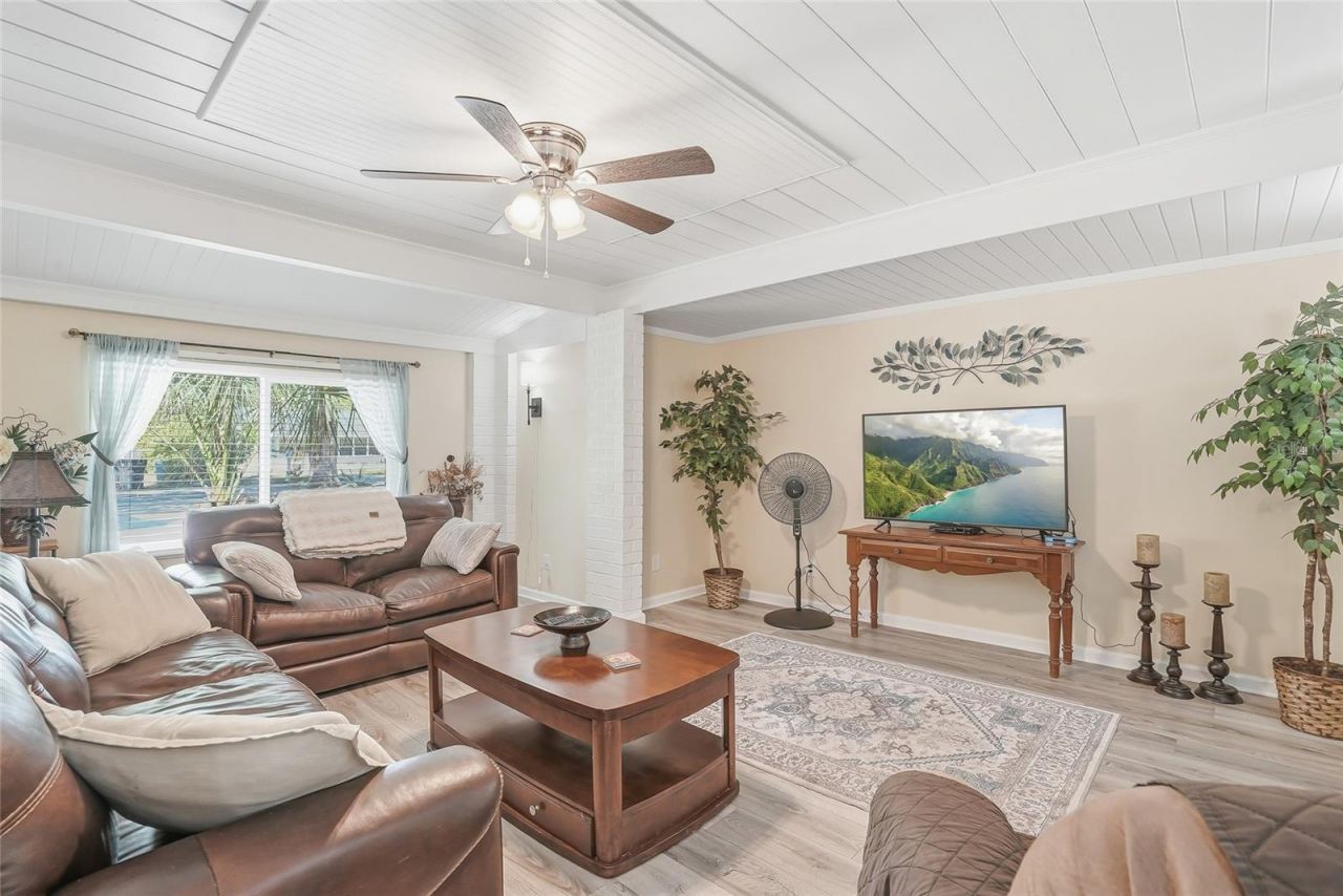 12109 Forest Hills Drive, Tampa, FL 33612 Photo