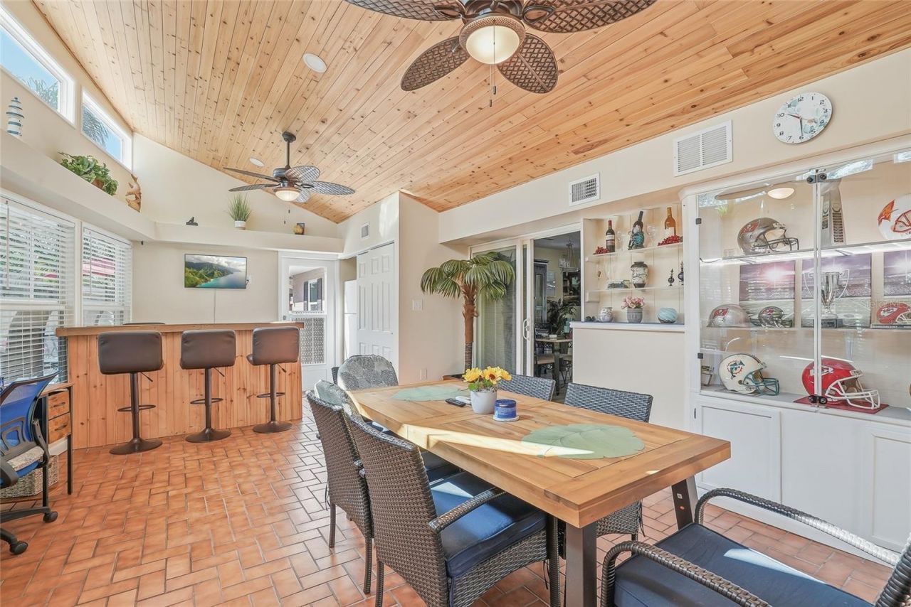 12109 Forest Hills Drive, Tampa, FL 33612 Photo