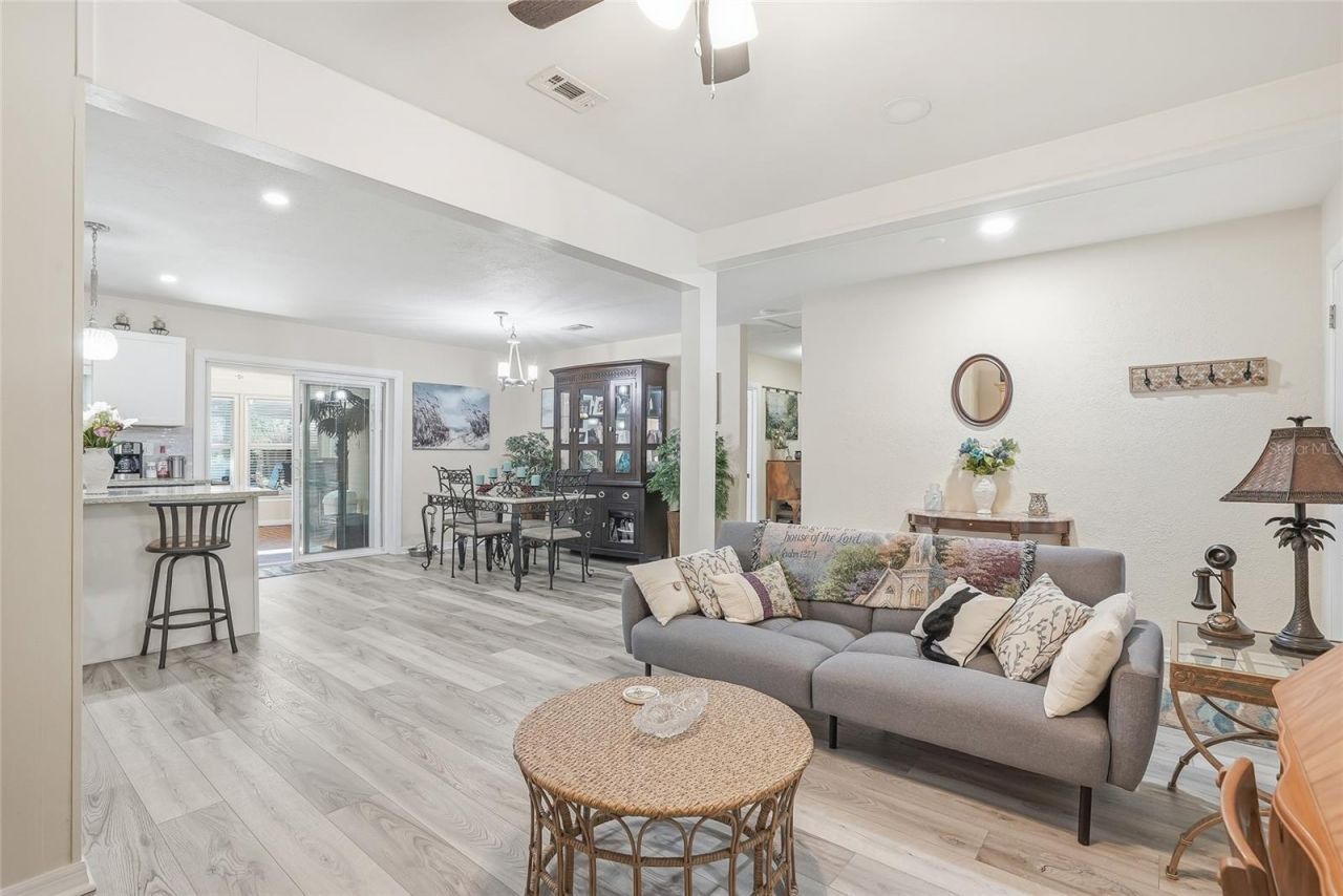 12109 Forest Hills Drive, Tampa, FL 33612 Photo