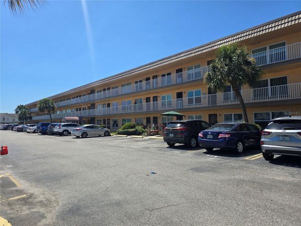 6400 46TH AVENUE N, Unit 301, KENNETH CITY, FL 33709