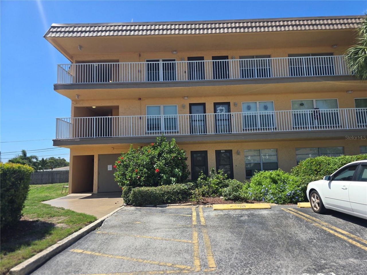 6400 46th Avenue N, Unit 301, Kenneth City, FL 33709 Photo