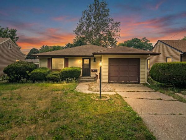 3226 Latham Street , Rockford, IL 61103
