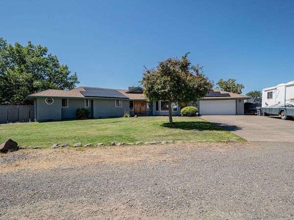 5247 Dobrot Way, Central Point, OR 97502