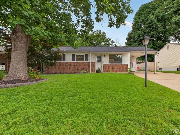 12033 Colonial Drive, Maryland Heights, MO 63043