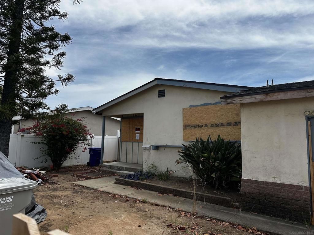 7167 Beagle St, San Diego, CA 92111 Main Photo