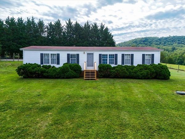 1107 Green Mountain RD, Vinton, VA 24179