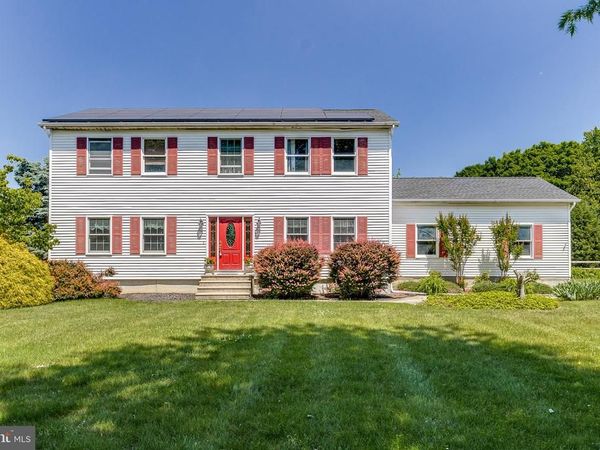 12 N HOCKEY DRIVE , COLUMBUS, NJ 08022