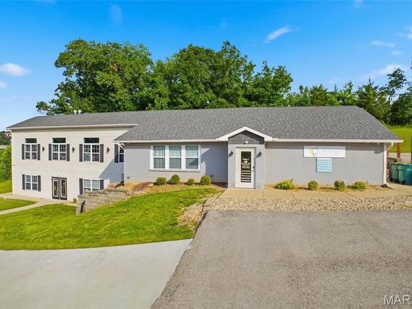 3601 Commerce Drive , Arnold, MO 63010