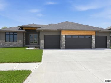 18505 Acorn Drive, Gretna, NE 68028