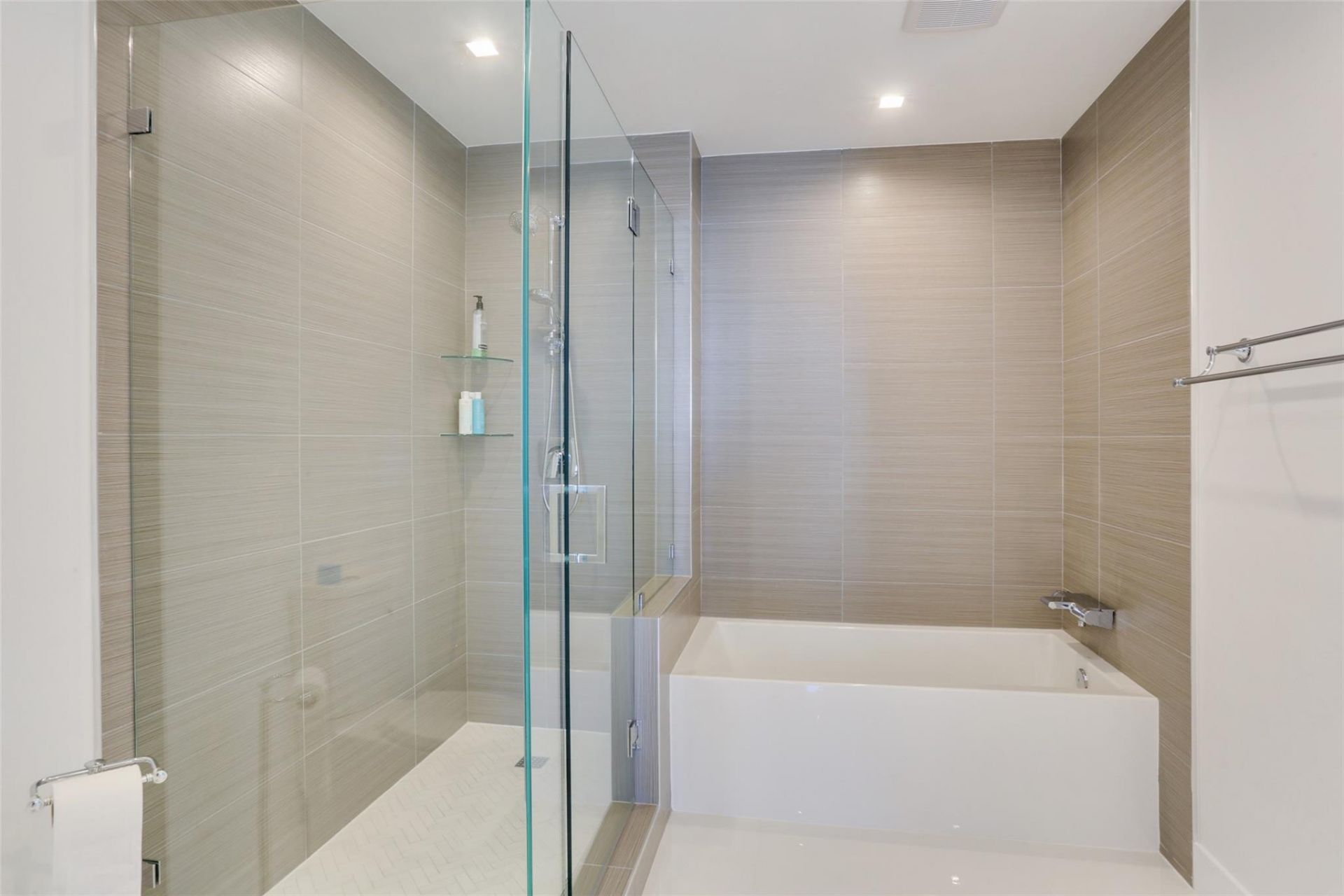 1 S Palmway, Unit #404, Lake Worth Beach, FL 33460 Photo