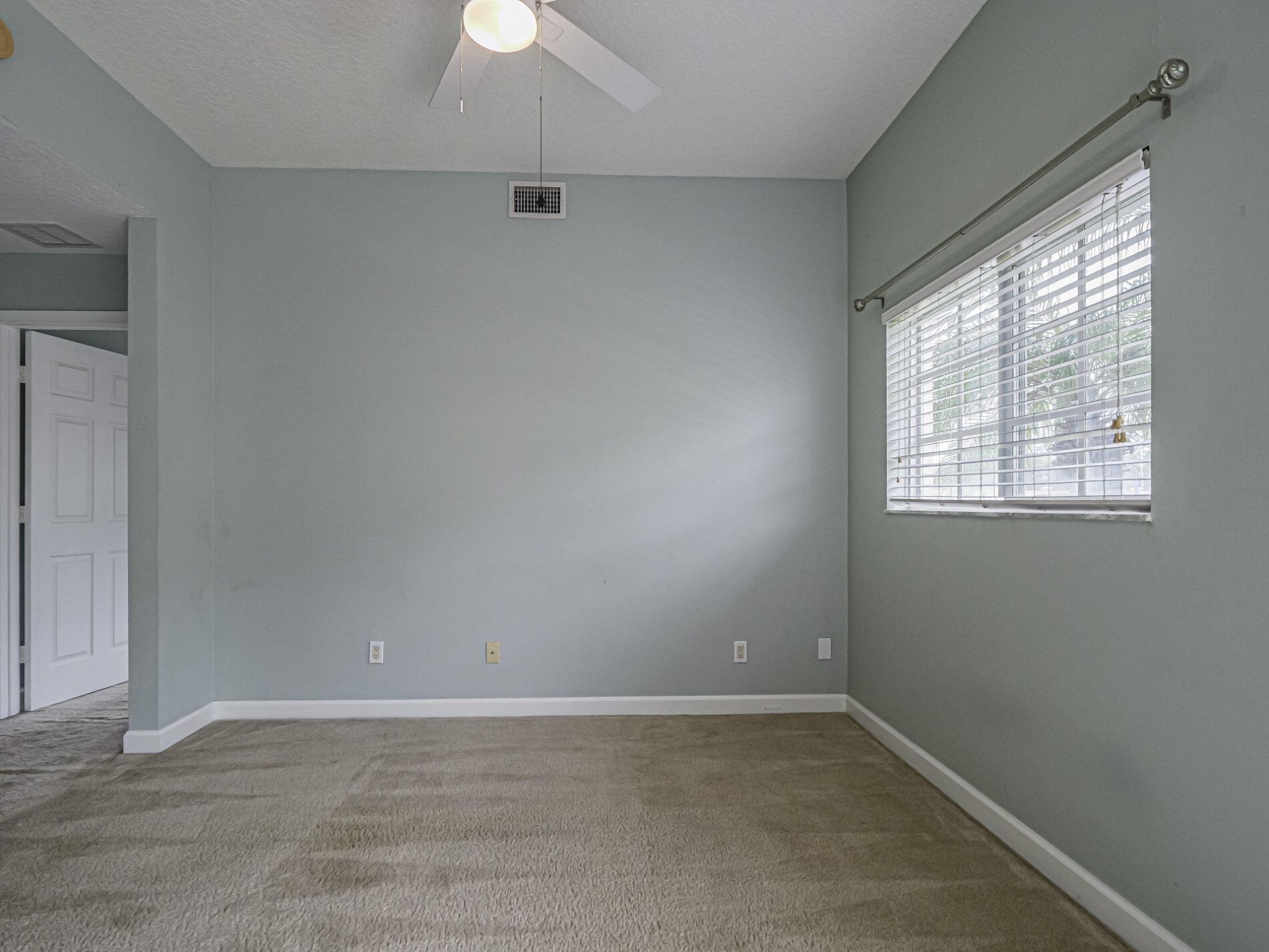 524 7th Square, Unit 101, Vero Beach, FL 32962 Photo