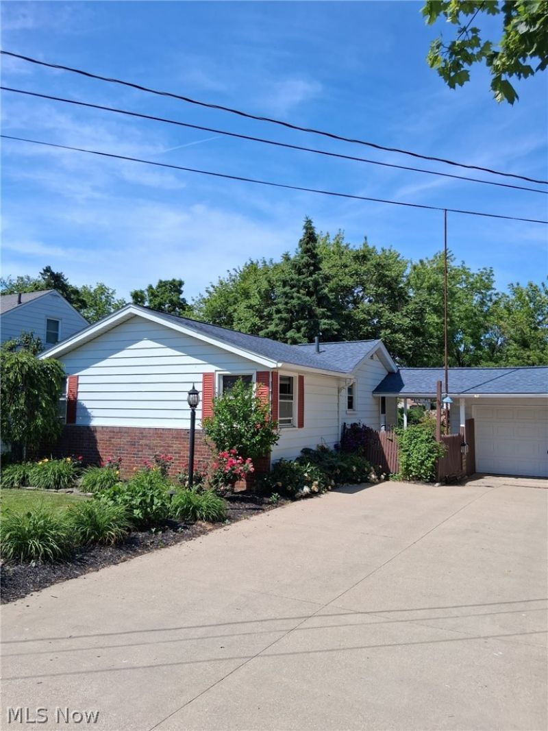 481 Shupe Avenue, Amherst, OH 44001 Main Photo