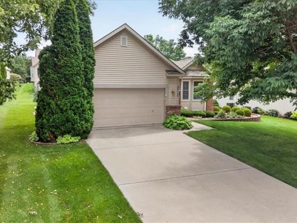 2717 S Woodbury Drive, Independence, MO 64055