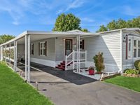 818 Oakbrook Drive, Crystal Lake, IL 60014 primary photo