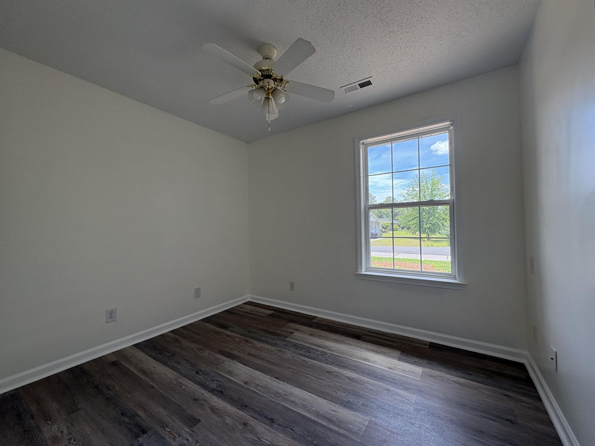 777 University Forest Blvd.  Photo 10