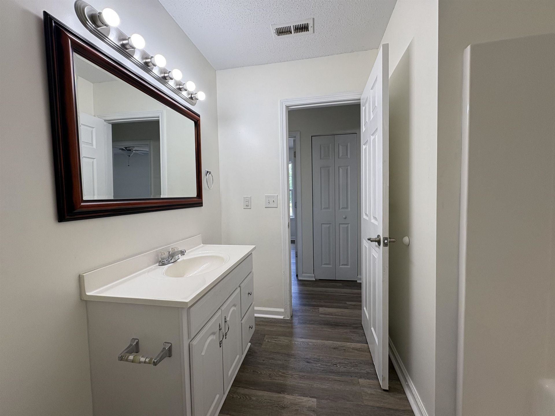 777 University Forest Blvd.  Photo 19