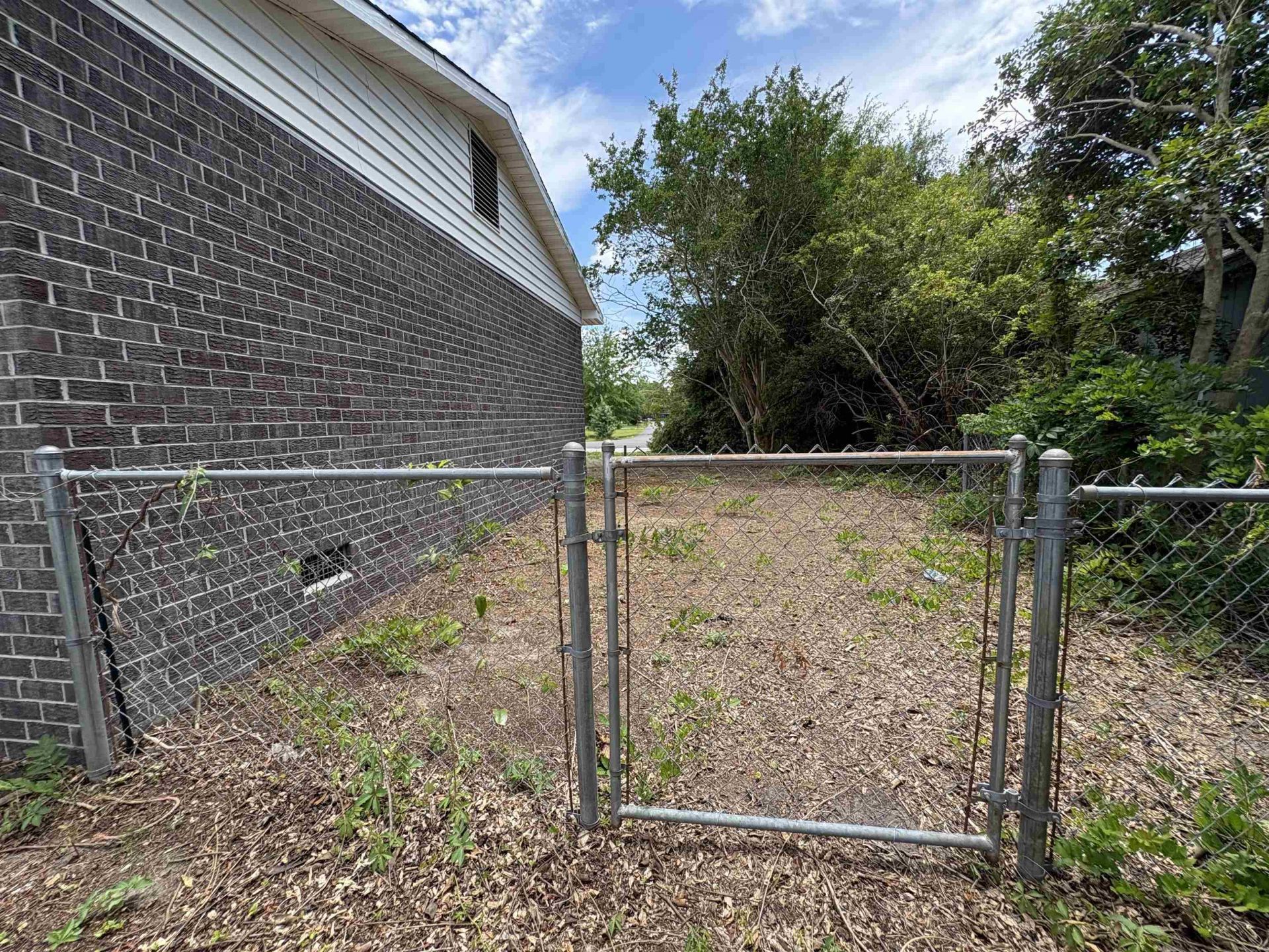 777 University Forest Blvd.  Photo 25