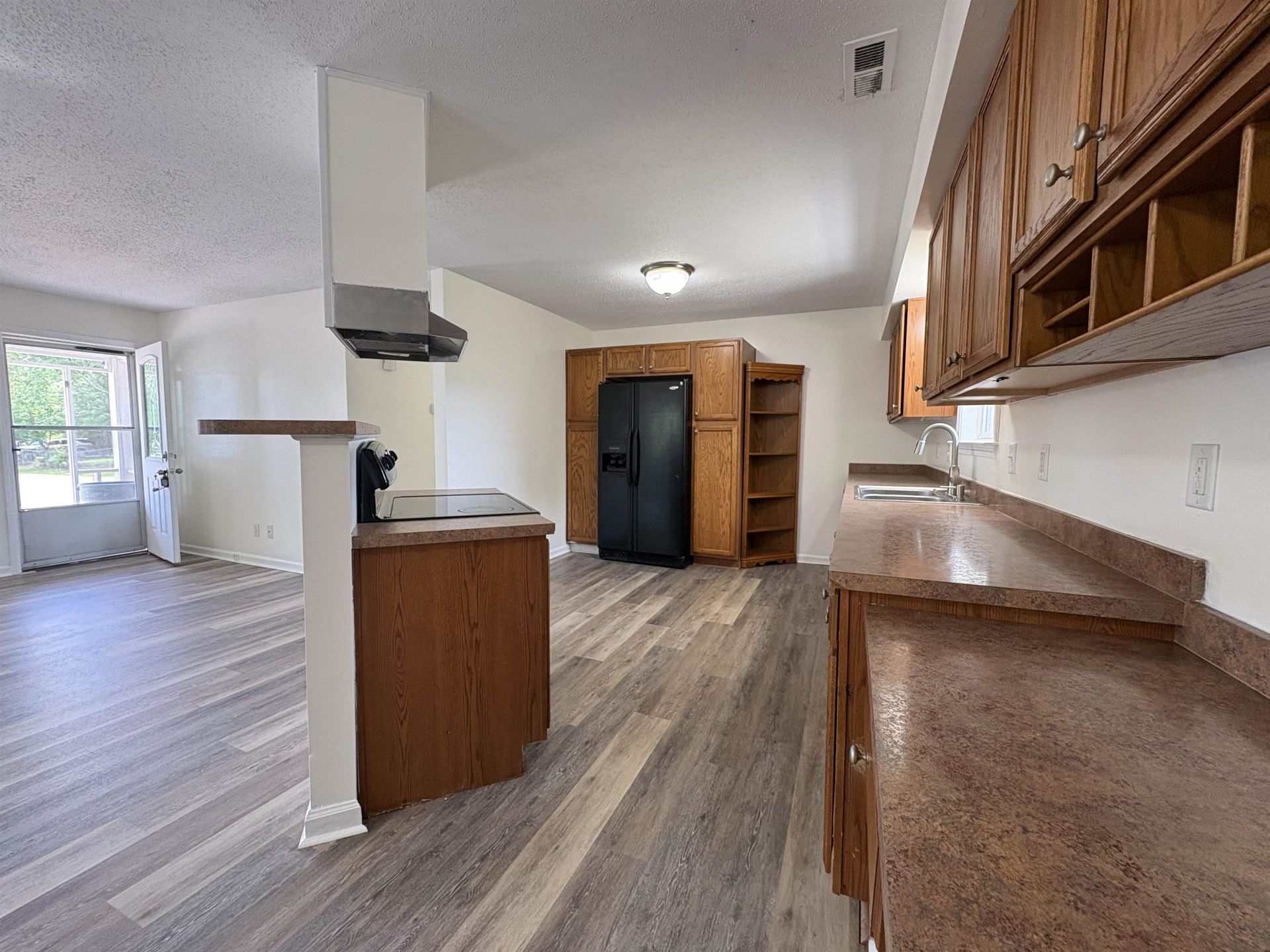 777 University Forest Blvd.  Photo 5