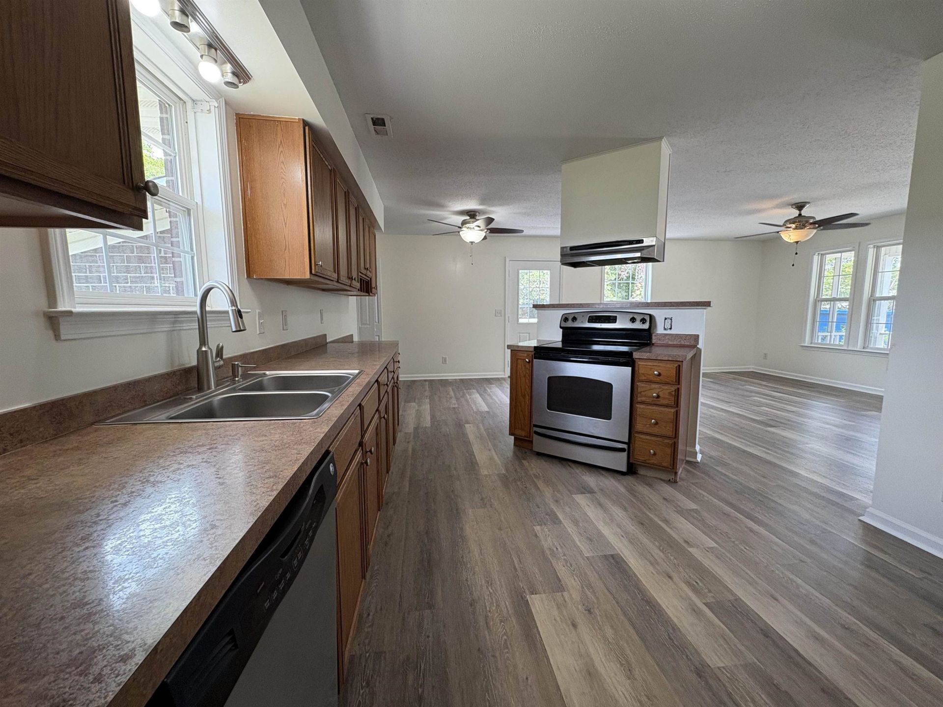 777 University Forest Blvd.  Photo 8