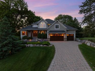 9200 Hearthstead Lane, Eden Prairie, MN 55347