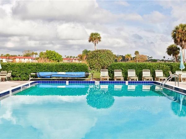40 VISTA GARDENS Trail, Unit 201, Vero Beach, FL 32962