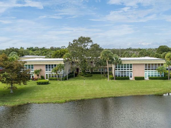 40 VISTA GARDENS Trail, Unit 201, Vero Beach, FL 32962