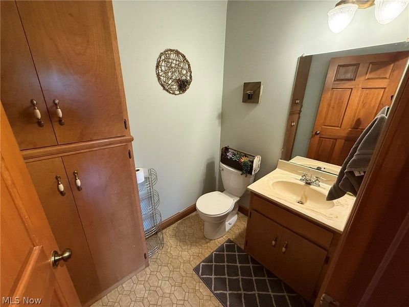 238 Edgemore Street NE, Sugarcreek, OH 44681 Photo 23