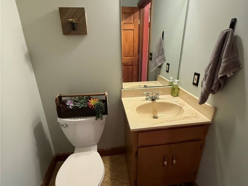 238 Edgemore Street NE, Sugarcreek, OH 44681 Photo 24