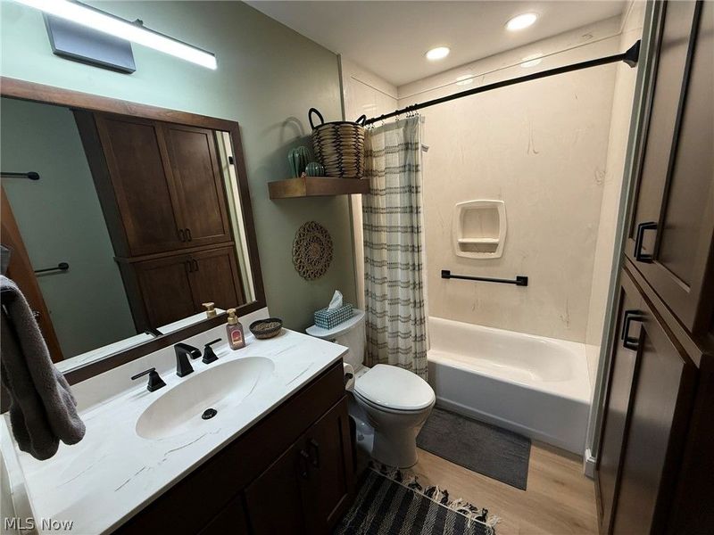 238 Edgemore Street NE, Sugarcreek, OH 44681 Photo 29