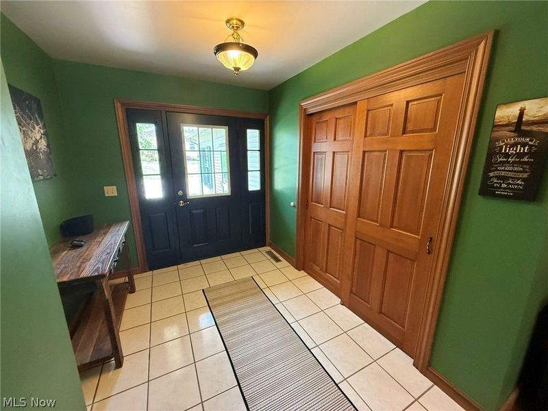 238 Edgemore Street NE, Sugarcreek, OH 44681 Photo 3