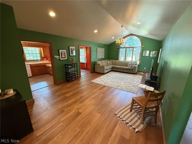238 Edgemore Street NE, Sugarcreek, OH 44681 Photo 4