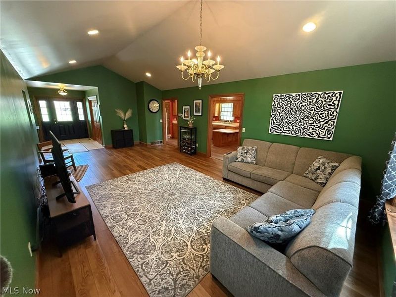 238 Edgemore Street NE, Sugarcreek, OH 44681 Photo 6