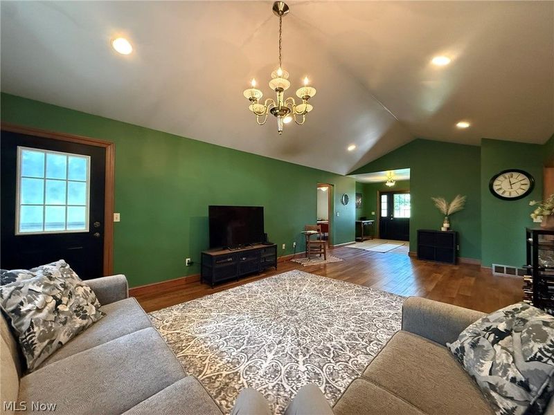 238 Edgemore Street NE, Sugarcreek, OH 44681 Photo 7