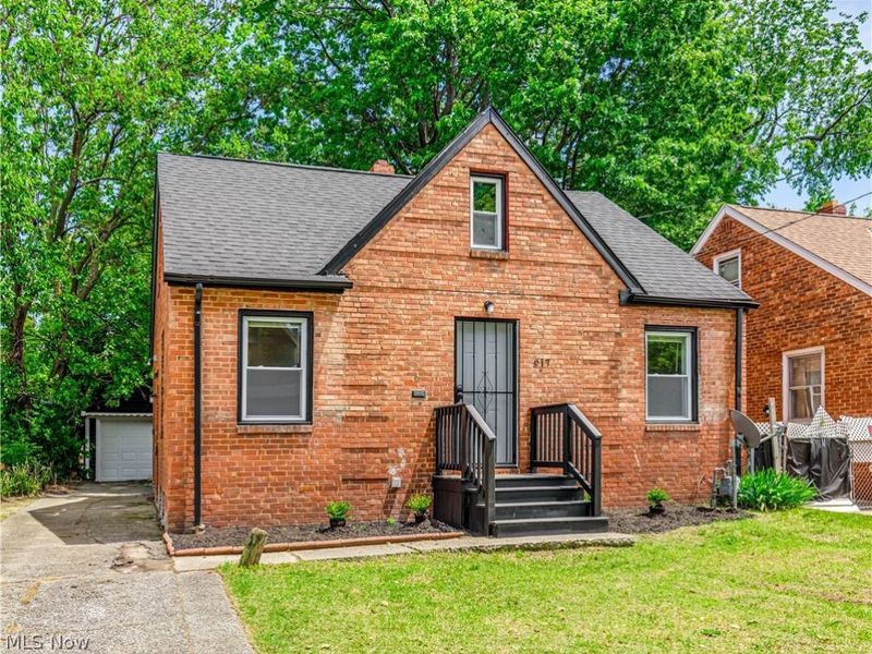 617 E 118th Street, Cleveland, OH 44108 Photo 2
