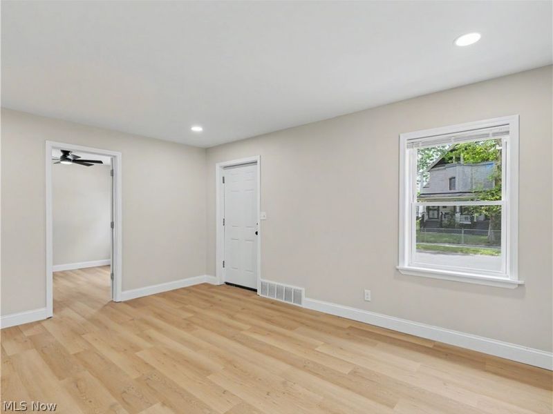 617 E 118th Street, Cleveland, OH 44108 Photo 5