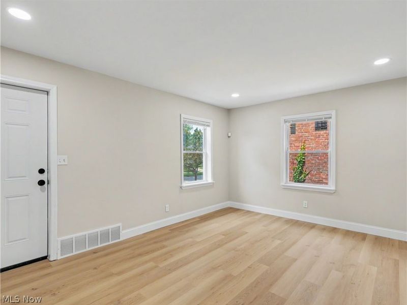 617 E 118th Street, Cleveland, OH 44108 Photo 6