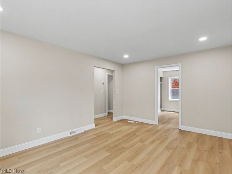 617 E 118th Street, Cleveland, OH 44108 Photo 8