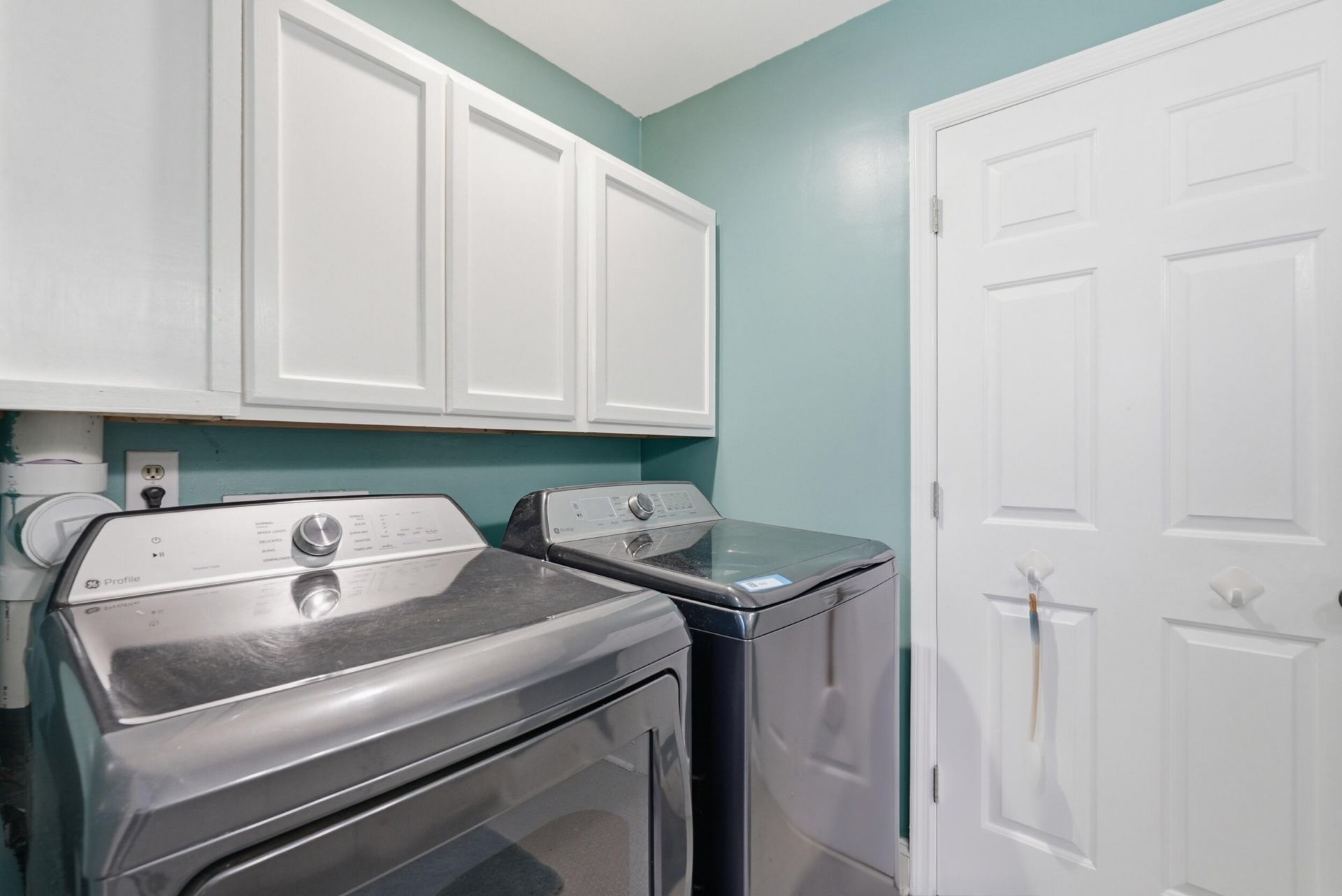 737 Gilmore Court Photo 25