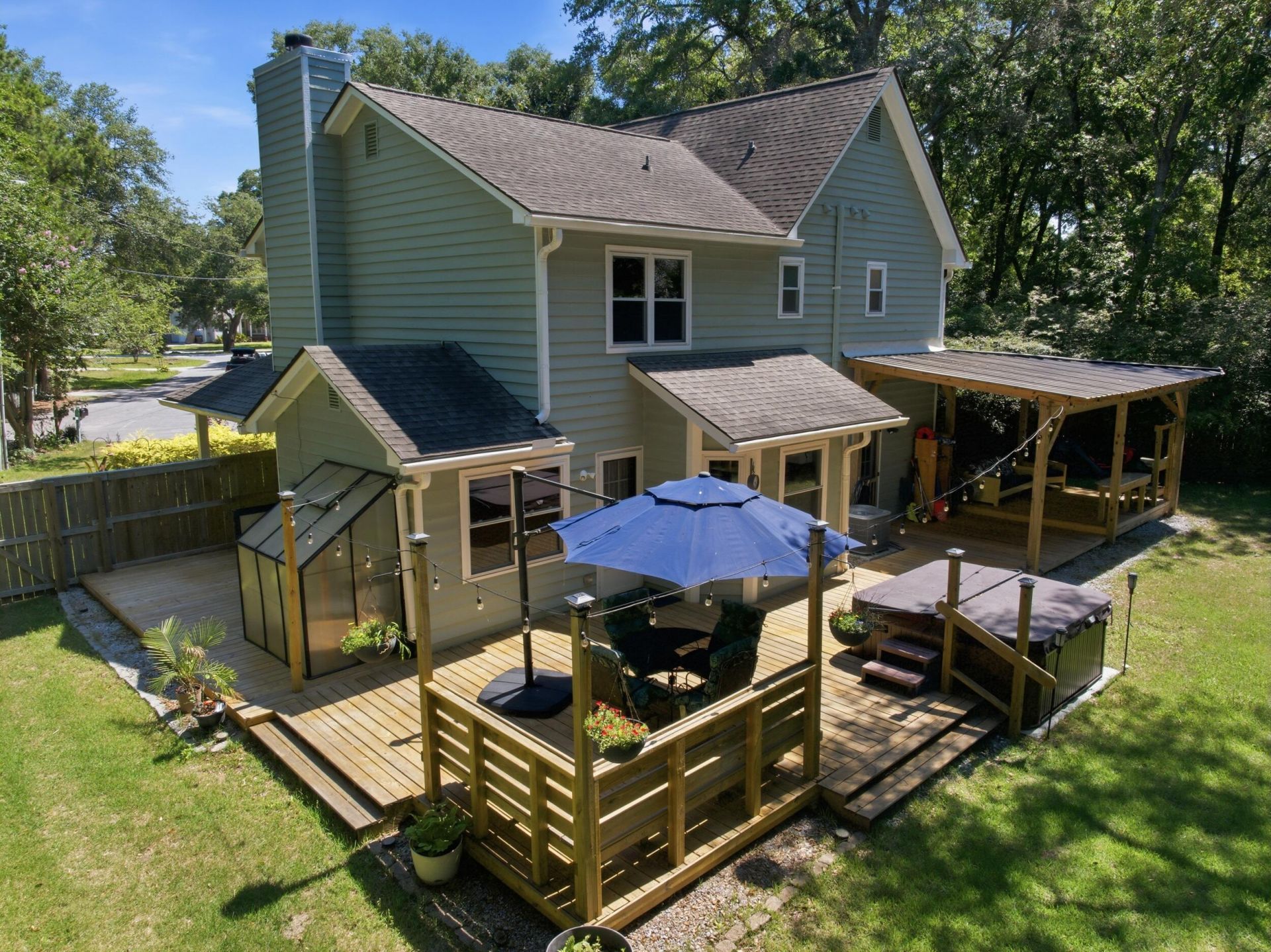 737 Gilmore Court Photo 28