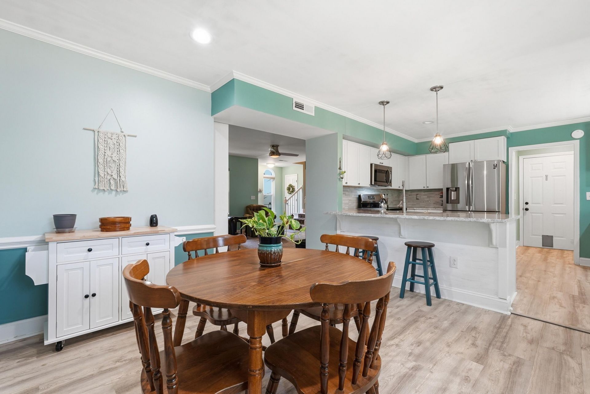 737 Gilmore Court Photo 6