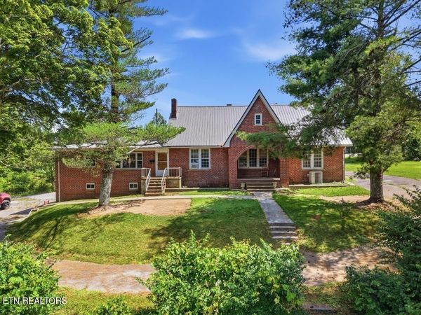 215 E Adams St, Crossville, TN 38555