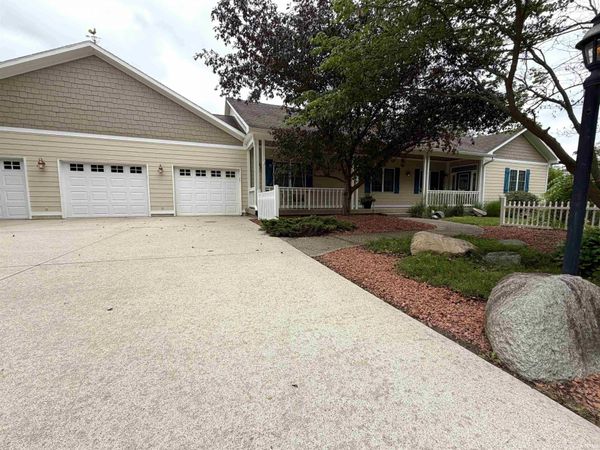 35 W LAKE Drive, Kokomo, IN 46901